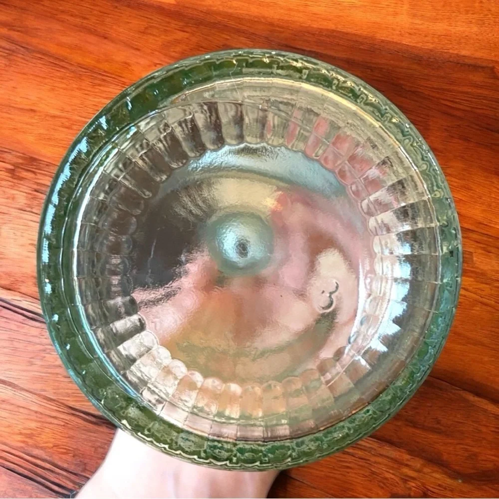 VINTAGE Glass Wine/Liquor Decanter with Stopper - Round Base